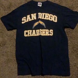 Charger tee